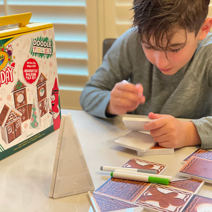 Crayola Doodle Holiday Gingerbread House 24-Piece Magnetic Building Set