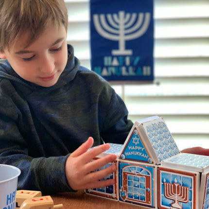 Createon Hanukkah Gingerbread House 16-Piece Set